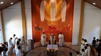 Seminaristas recebem admissões às Ordens Sacras e Ministérios