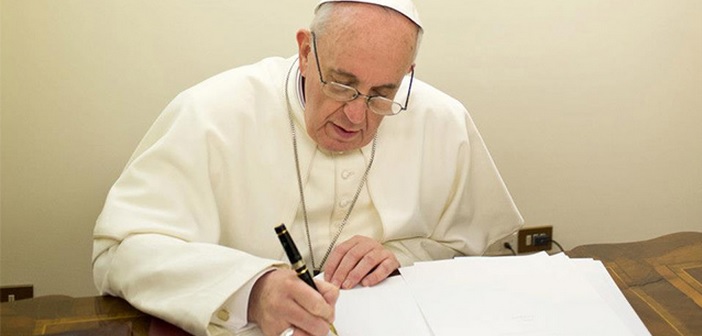 Papa Francisco no lançamento da Encíclica Laudato Si' a quase 3 anos no Vaticano (Foto: News.va)