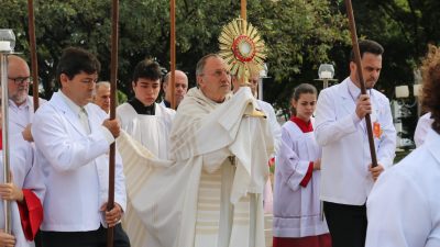 Celebração de Corpus Christi pela Diocese