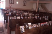 Com Igreja vazia, Padres de Alto Piquiri colocam fotos de fiéis nos bancos para celebrar Missa