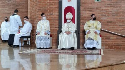 Dois jovens foram ordenados diáconos no último sábado (31)