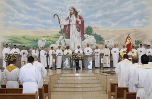 Padres, bispo, seminaristas e leigos se reúnem para Jornada de Oração pelos Sacerdotes