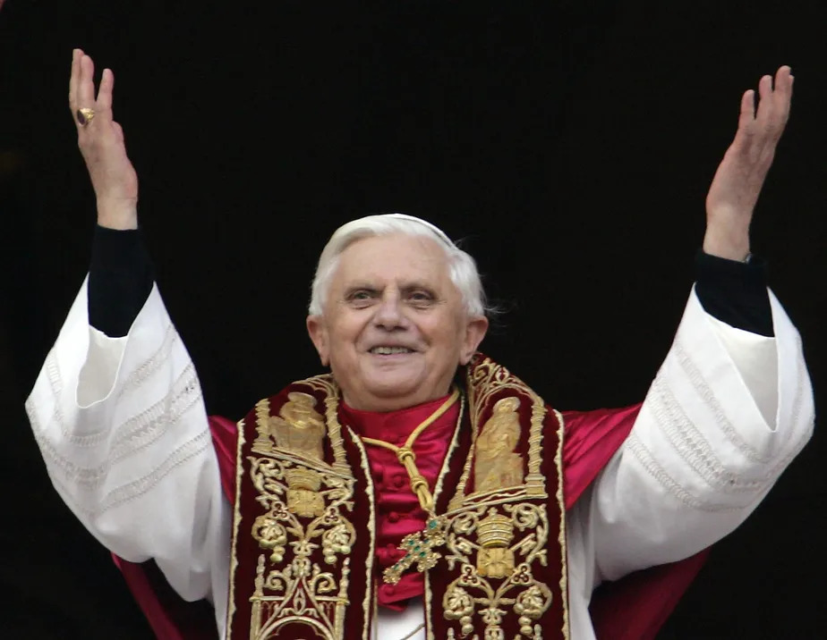 AnyConv.com 38643831 germanys joseph ratzinger the new pope benedict xvi appears at the window of st peter