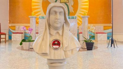 Relíquia da Beata Madre Rosa Gattorno visita Paróquia Nossa Senhora Aparecida, em Umuarama