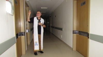 Padre Carlos Alberto deu benção especial no Instituto Nossa Senhora Aparecida